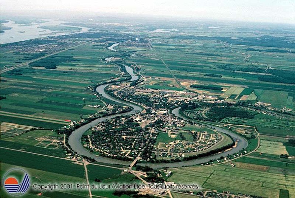 Gracieuseté de www.ssjb.com/publications/quebec/lanaudiere/800X600/IMG0046.JPG (175K)